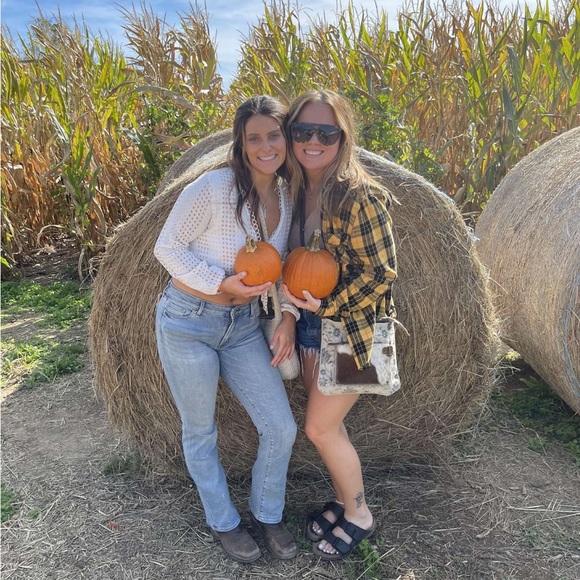 Meet your Posher, Katelyn - Picture 5 of 5